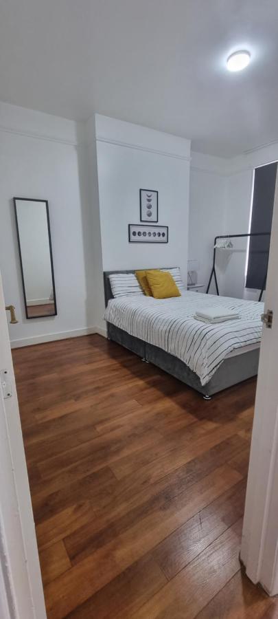 Cricklewood Broadway Guest Home London Exteriör bild