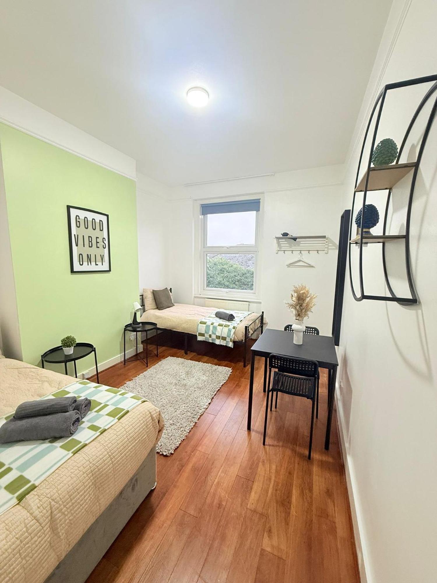 Cricklewood Broadway Guest Home London Exteriör bild