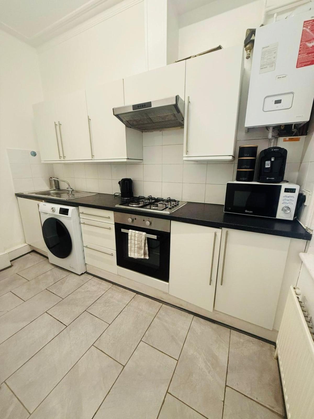 Cricklewood Broadway Guest Home London Rum bild
