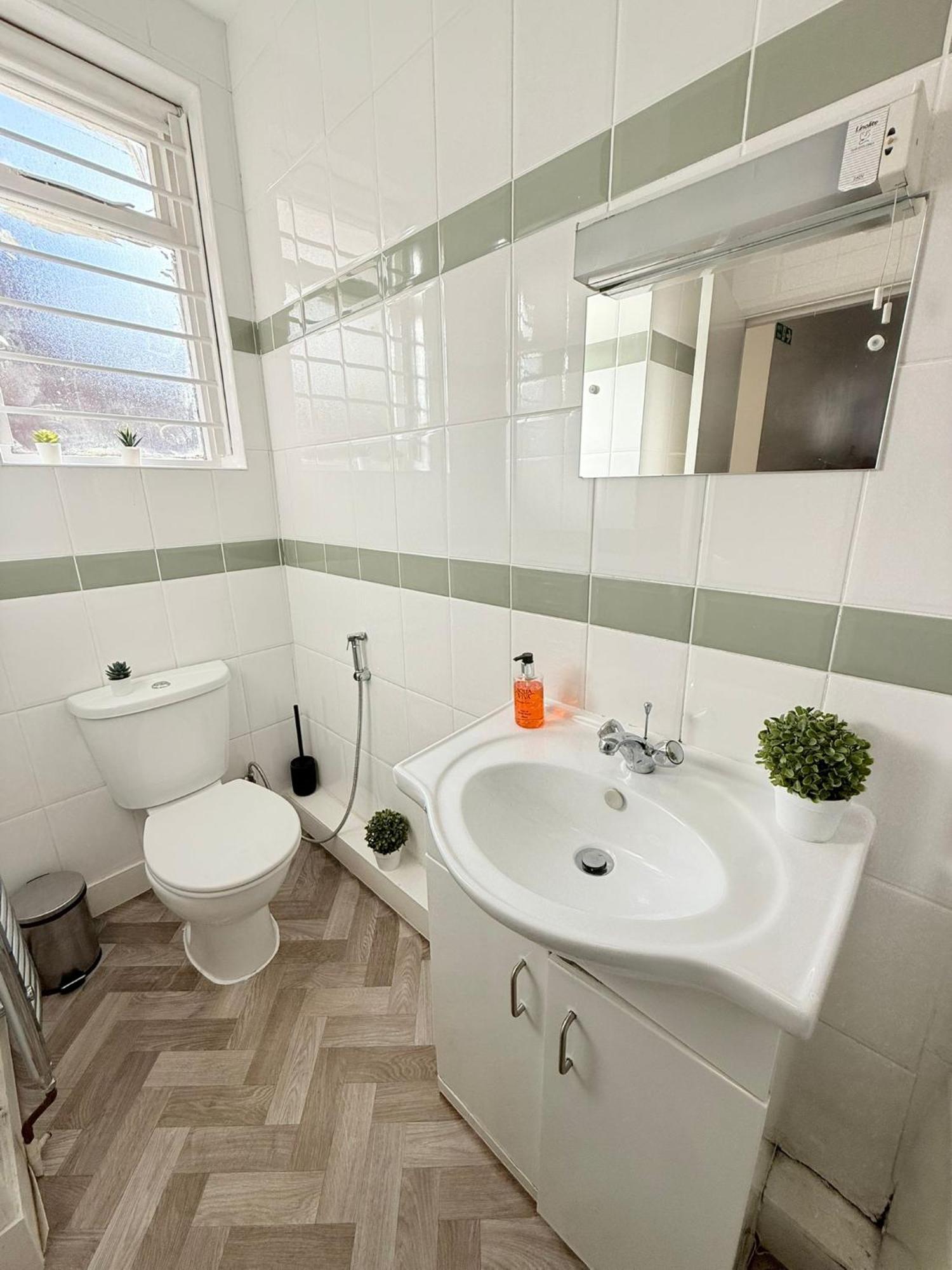 Cricklewood Broadway Guest Home London Rum bild