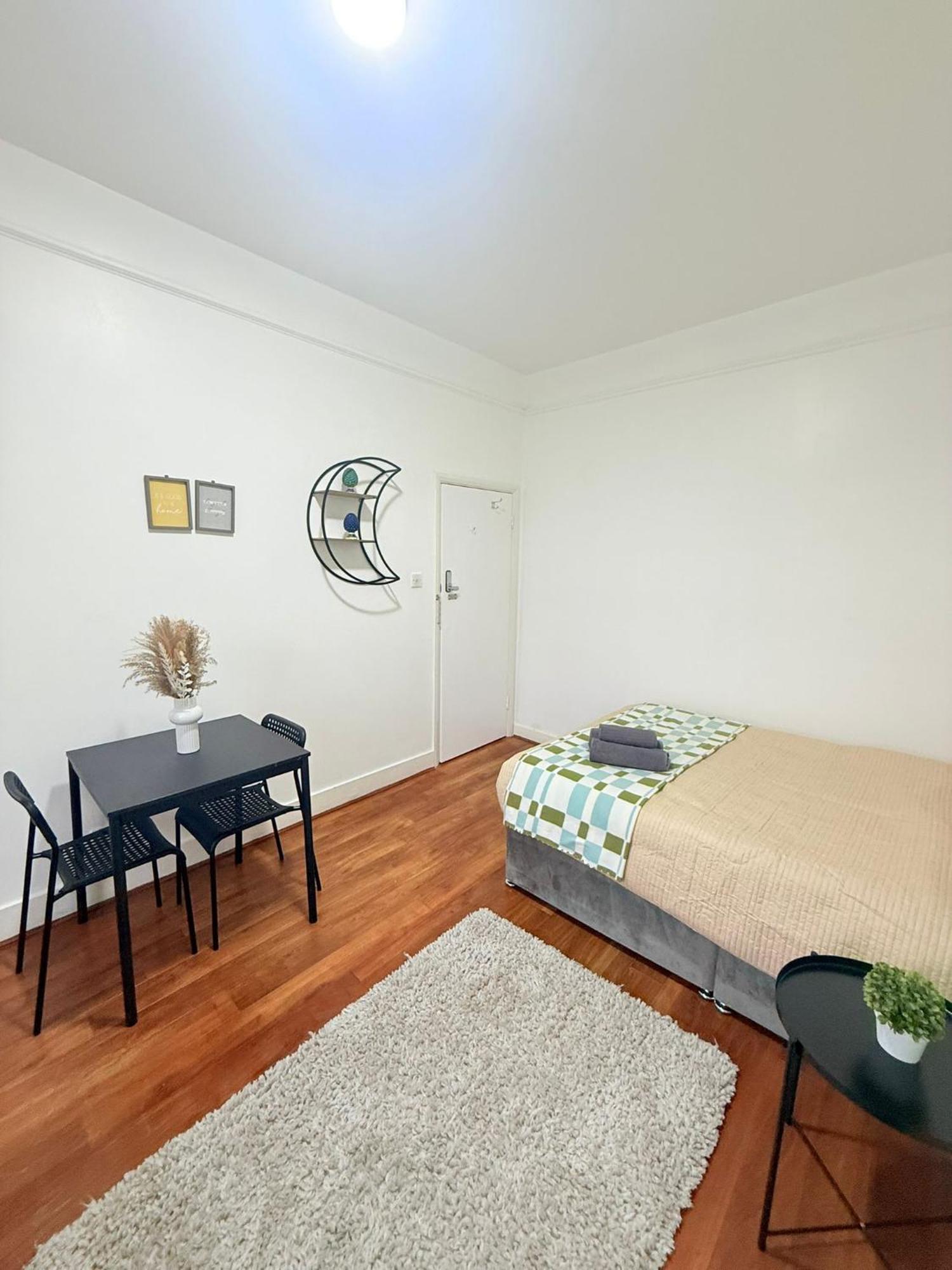 Cricklewood Broadway Guest Home London Exteriör bild