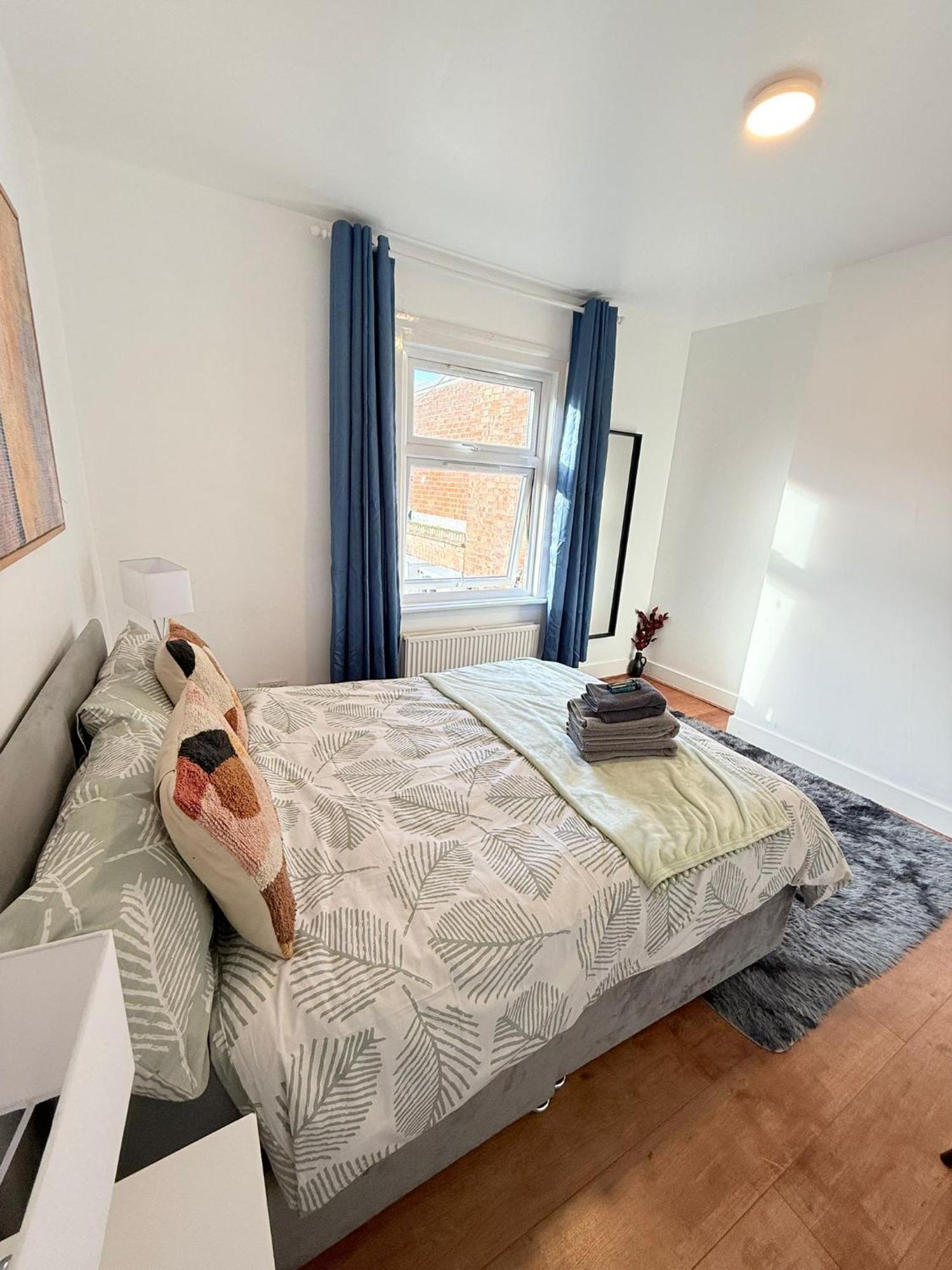 Cricklewood Broadway Guest Home London Exteriör bild