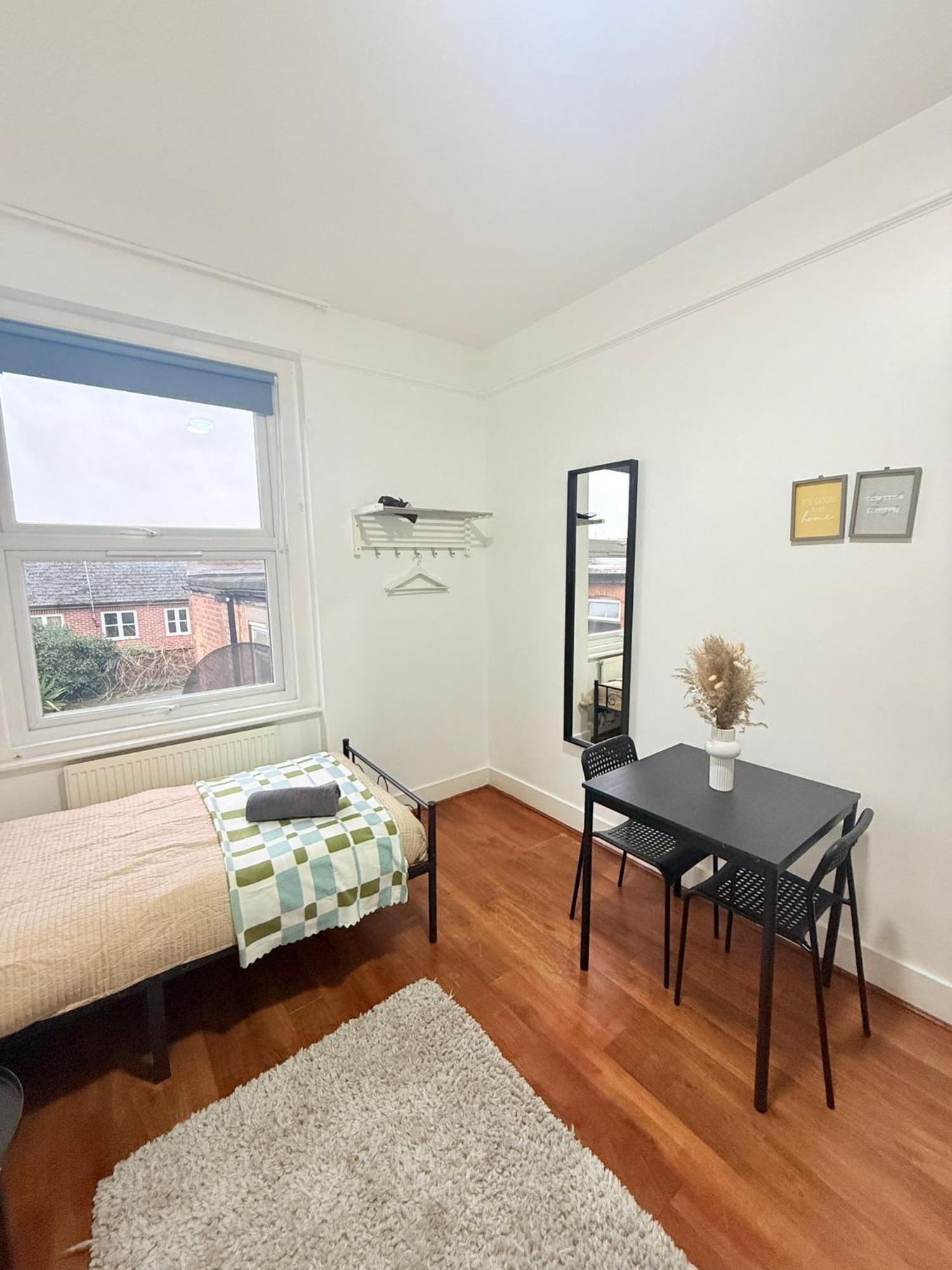 Cricklewood Broadway Guest Home London Exteriör bild