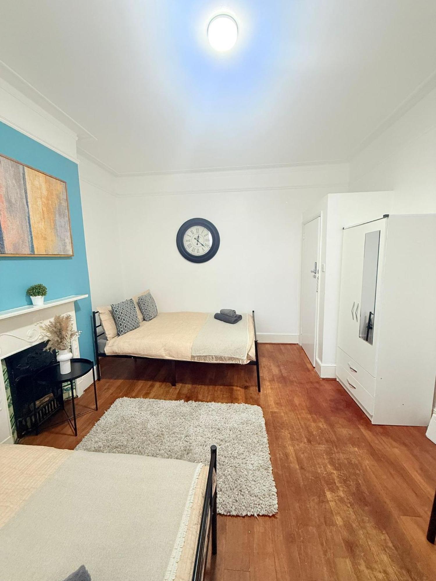 Cricklewood Broadway Guest Home London Exteriör bild