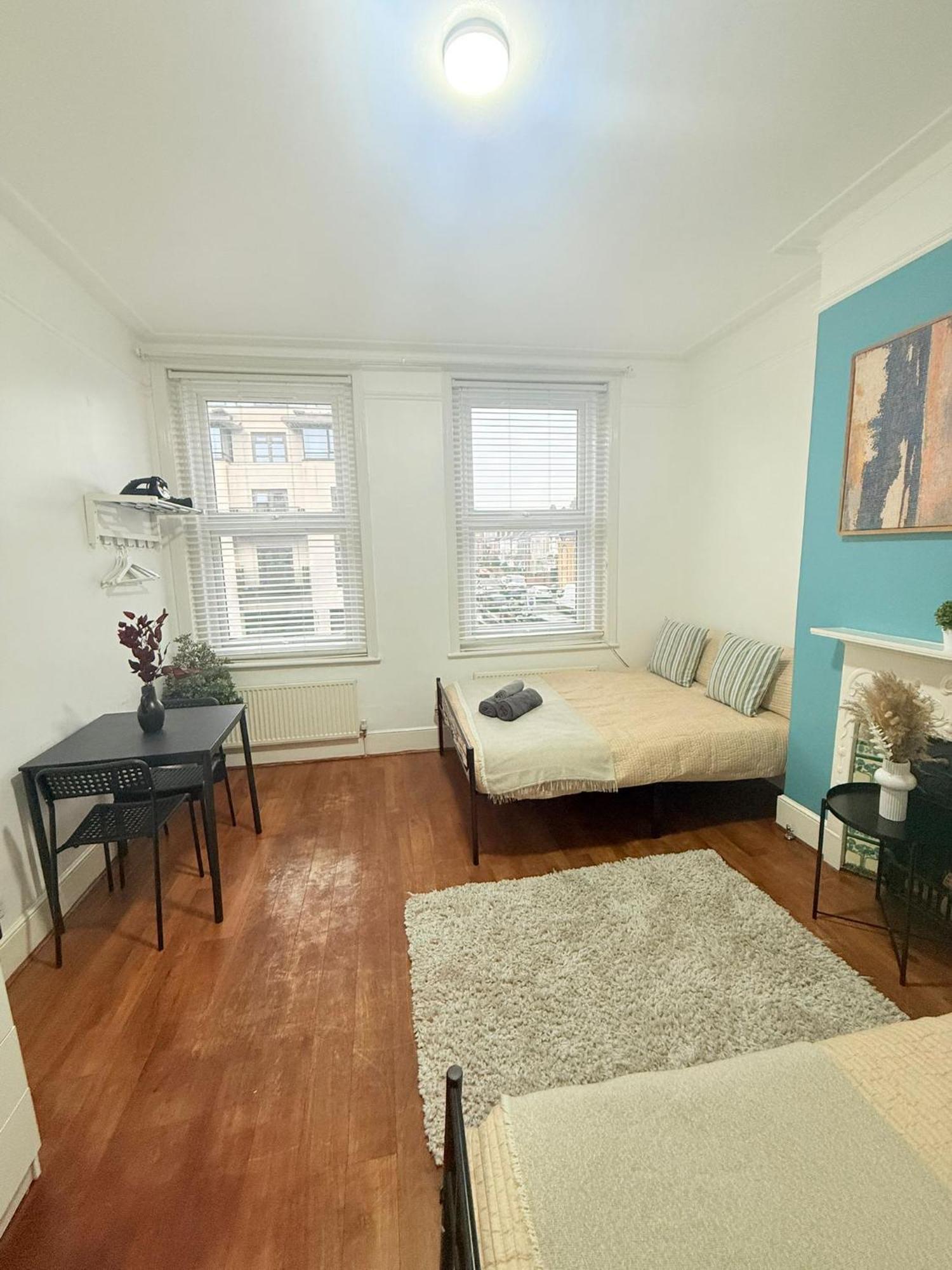 Cricklewood Broadway Guest Home London Exteriör bild